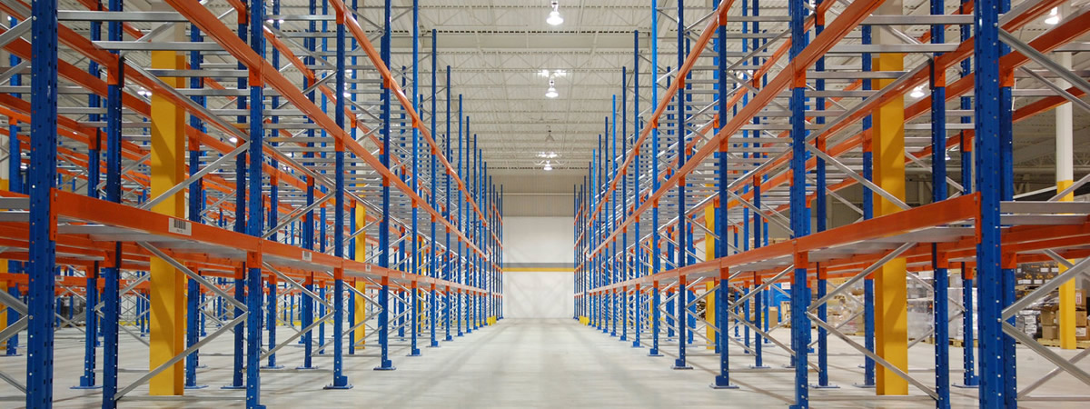 picture of warehouse racking shelves